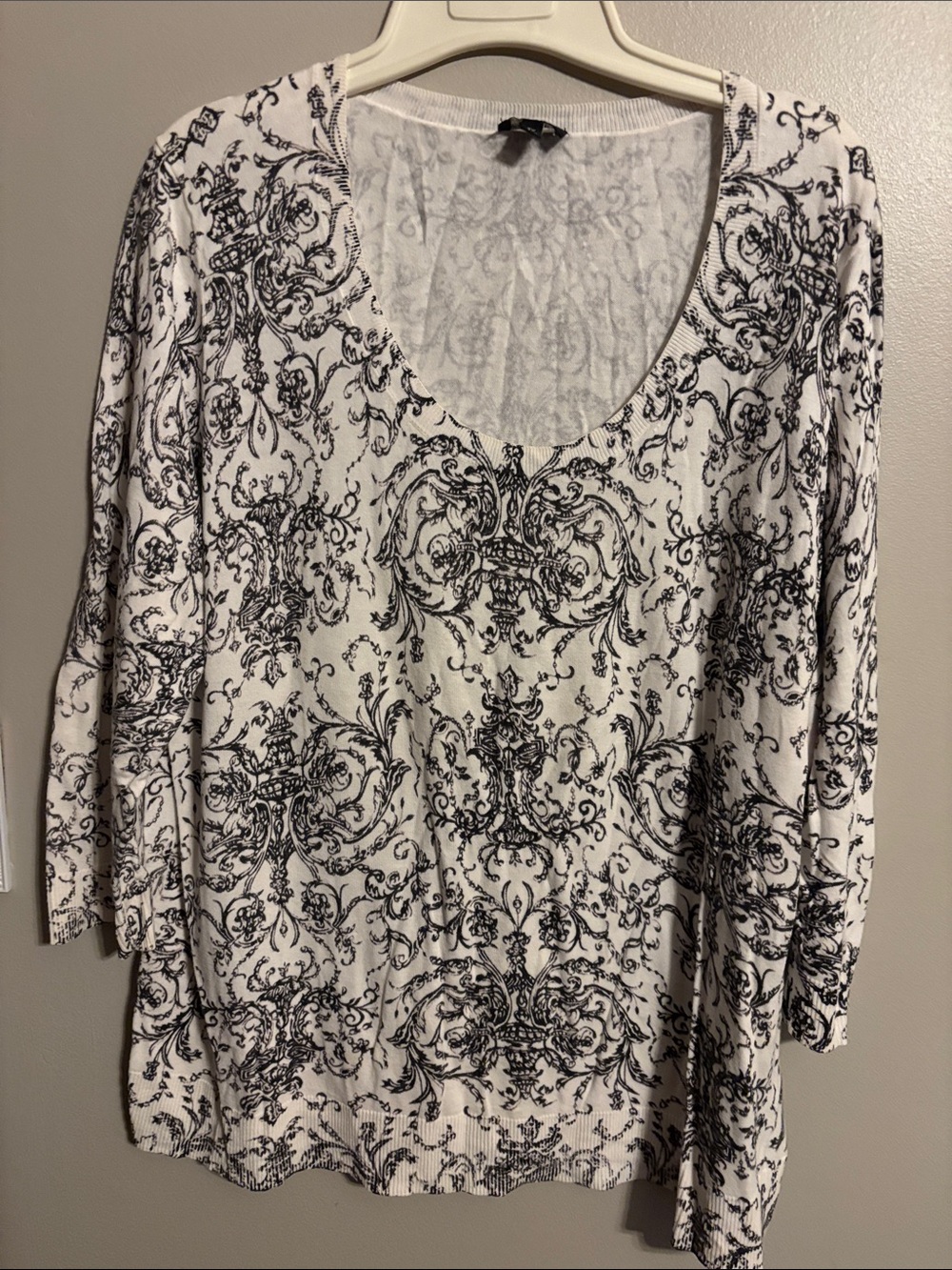 Talbots White Scoop Neck Long Sleeve lightweight sweater with Black Scroll Print